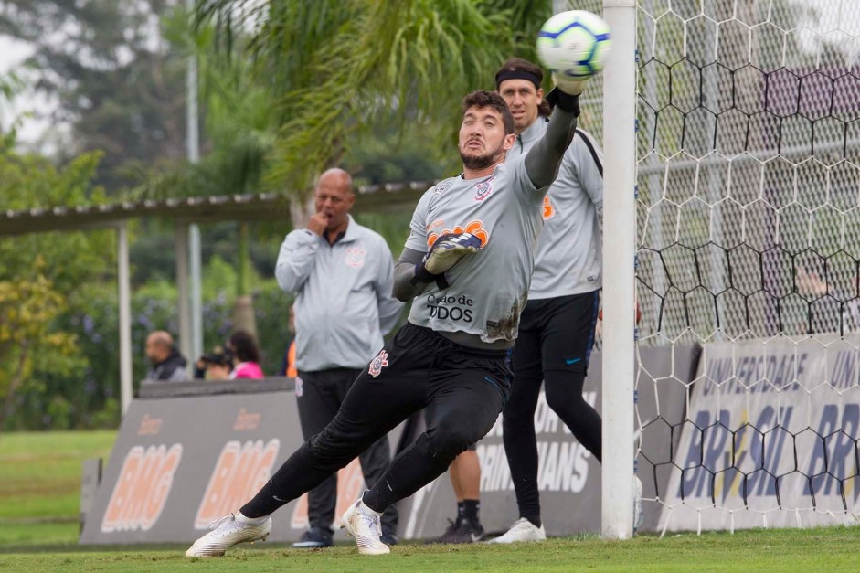 Goleiro Caque Frana no treinamento de hoje no CT Joaquim Grava