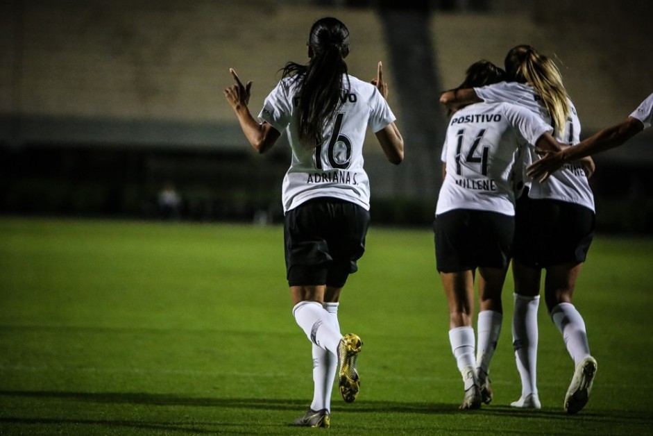 Adriana marcou um, dos trs gol, do Corinthians sobre o Iranduba, pelo Brasileiro Feminino