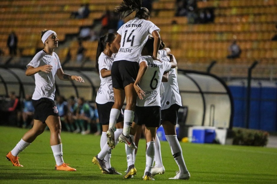 Gabi Nune, Adriana e Giovanna Crivelaria marcaram os gols do Corinthians contra o Iranduba