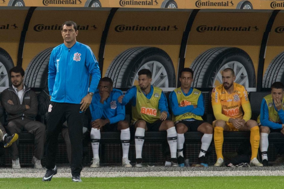 Carille durante jogo contra o Flamengo, pelas oitavas de ...