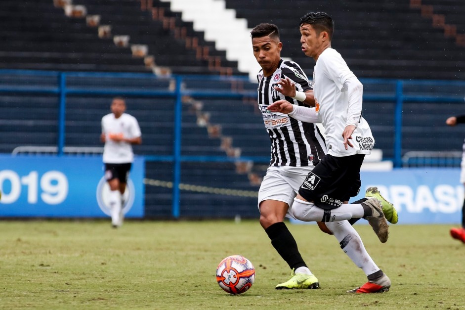 Adson atuando contra o So Bernardo, pelo Campeonato Paulista Sub-20