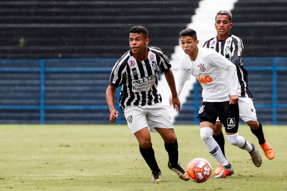Garoto Adson na partida contra o So Bernardo, pelo Campeonato Paulista Sub-20
