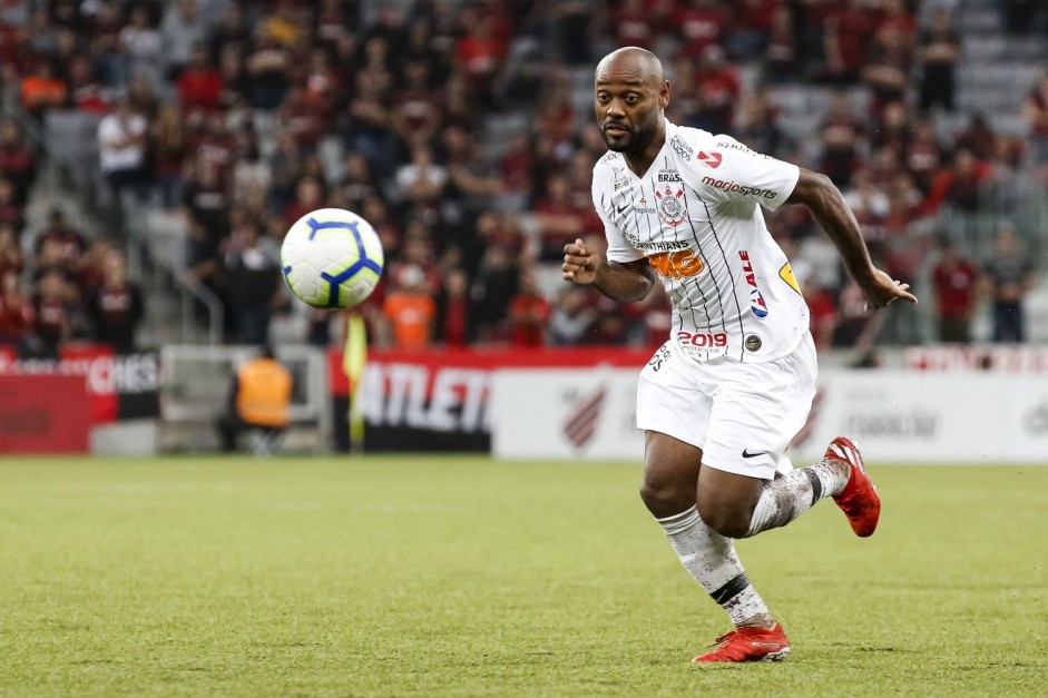 Vagner Love em ao diante o Athletico Paranaense, pelo Campeonato Brasileiro