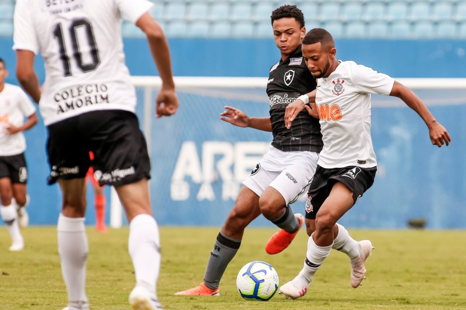 Corinthians venceu o Botafogo e voltou a figurar no G4 do Brasileiro Sub-17