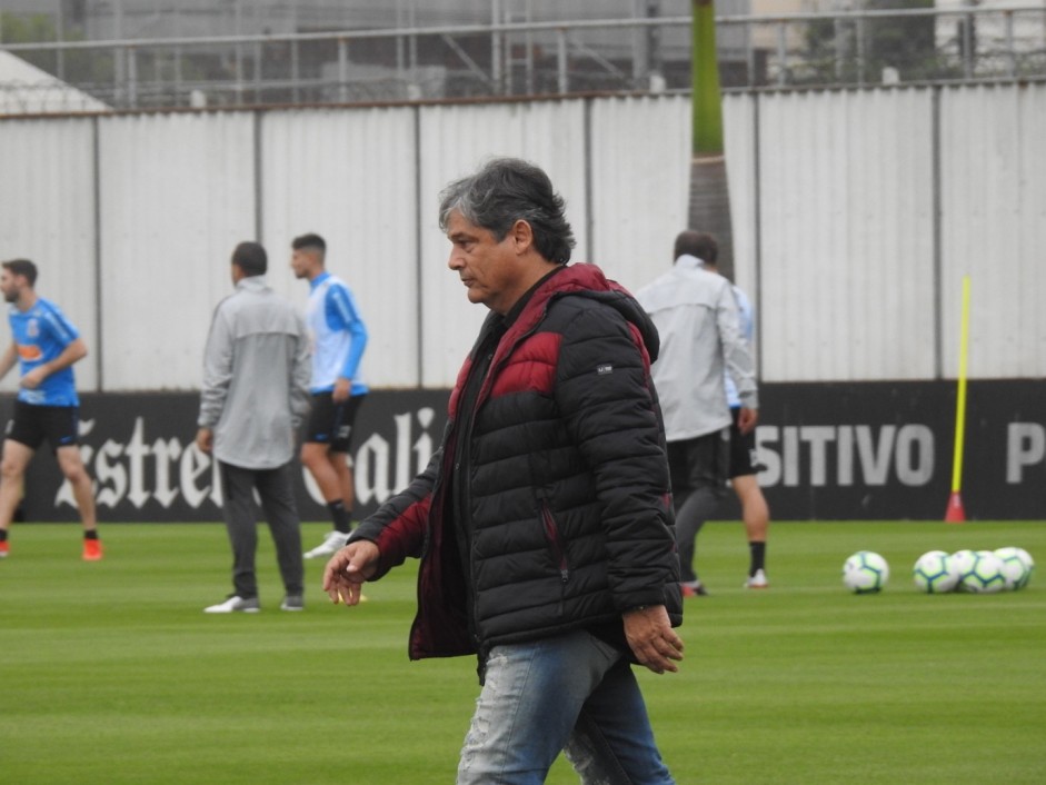 Marcelo Veiga, ex-técnico do Bragantino, faz estágio com Carille no CT do Timão