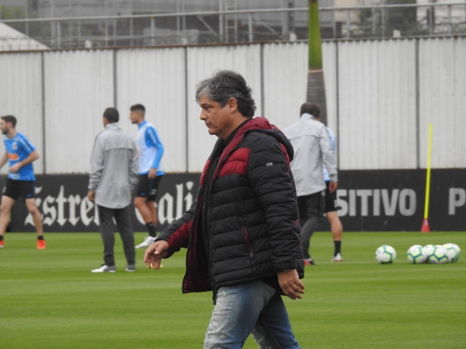 Marcelo Veiga, ex-técnico do Bragantino, faz estágio com Carille no CT do Timão Marcelo Veiga, ex-técnico do Bragantino, faz estágio com Carille no CT do Timão