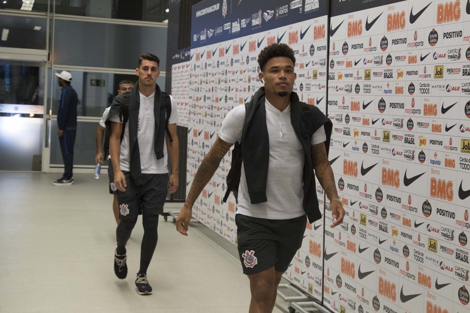 Avelar e Urso chegando  Arena Corinthians para jogo contra o So Paulo, pelo Brasileiro 2019