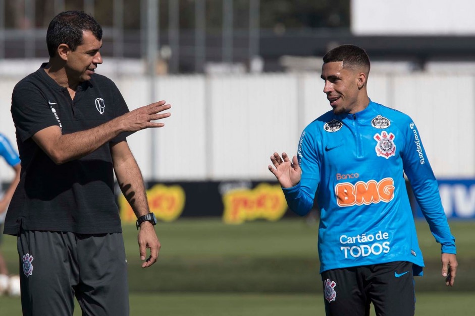 Carille comandou treino na manh desta segunda-feira no CT Joaquim Grava