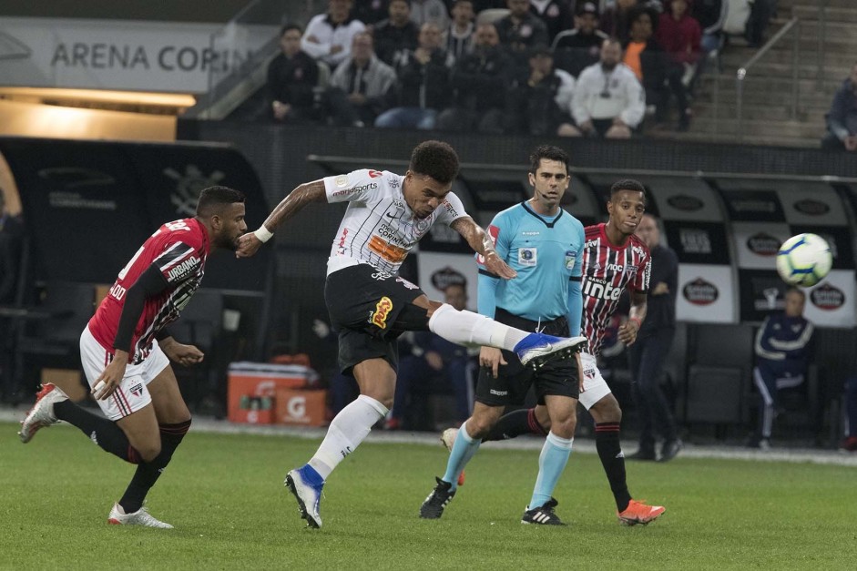 Jnior Urso deu mais dinmica ao meio-campo contra o So Paulo, na Arena Corinthians