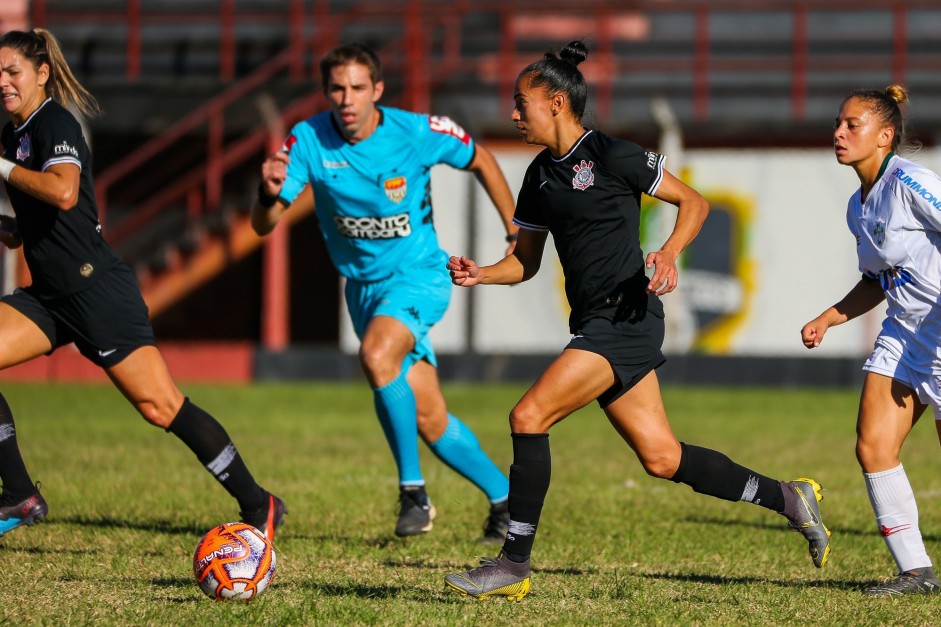 Katiscia no duelo contra a Portuguesa, pelo Campeonato Paulista Feminino