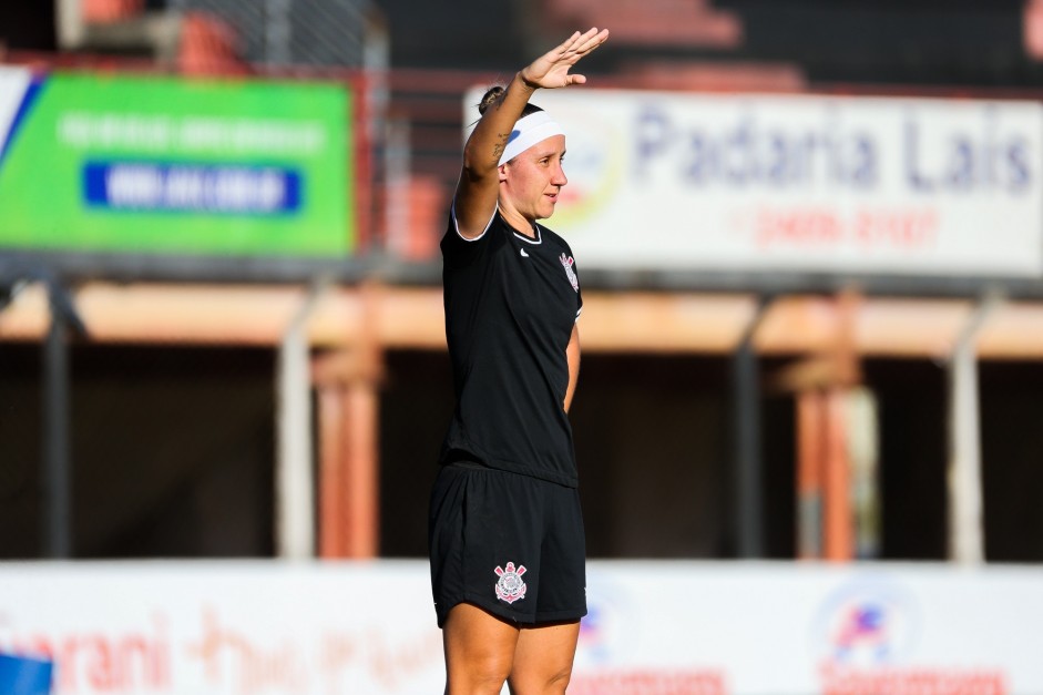 Pardal comemorando seu gol contra a Portuguesa, pelo Paulista Feminino