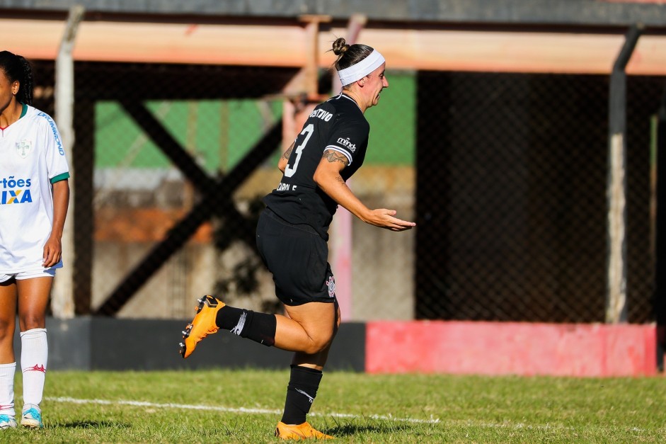 Pardal marcou um dos gols do Corinthians contra a Portuguesa, pelo Paulista Feminino