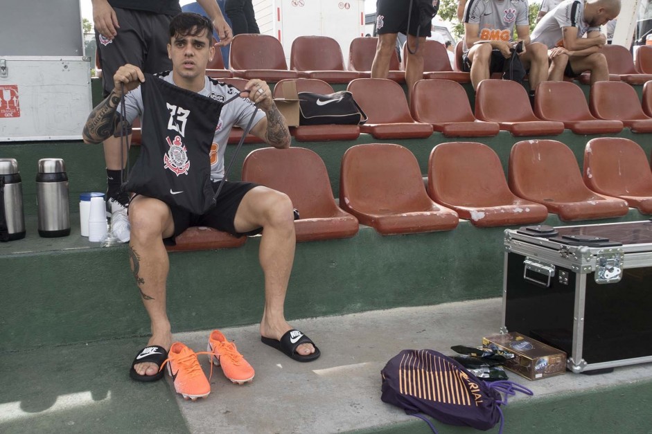 Fagner se machucou no treino do Corinthians dessa segunda-feira