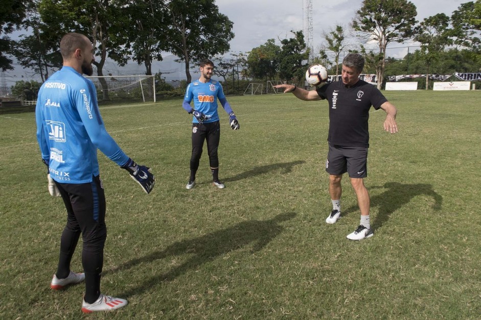 Goleiros do Corinthians no primeiro treino do Timão em solo venezuelano