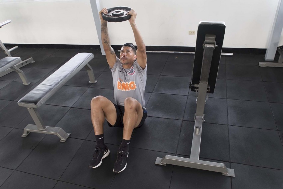 Ralf no treino do Corinthians na Venezuela