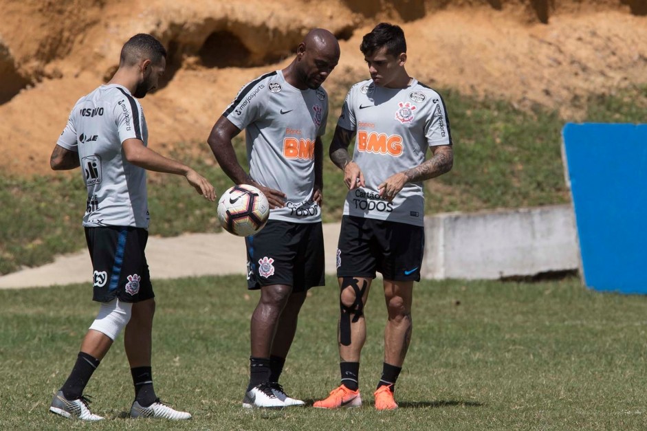 Clayson, Love e Fagner no ltimo treino do Corinthians antes do jogo contra o Deportivo Lara