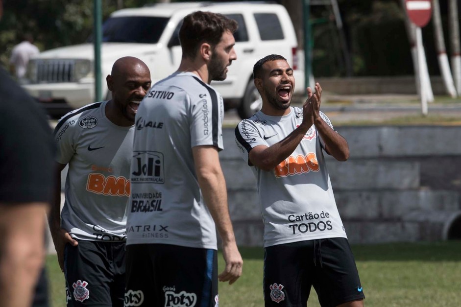 Love, Boselli e Sornoza no treino do Corinthians, na Venezuela; o ltimo antes do jogo contra o Lara