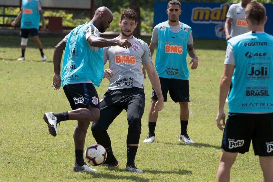 Love, Caíque e Gabriel treinam pela última vez antes do jogo contra o Deportivo Lara