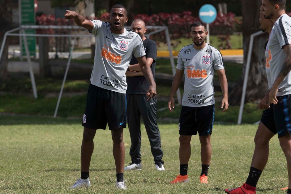 Marllon, Sornoza e companheiros no treino derradeiro na Venezuela antes do jogo contar o Lara