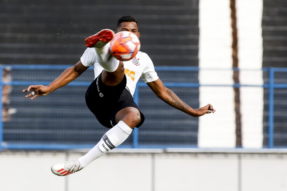 Corinthians venceu o So Caetano por 2 a 1 em partida pelo Campeonato Paulista Sub-20