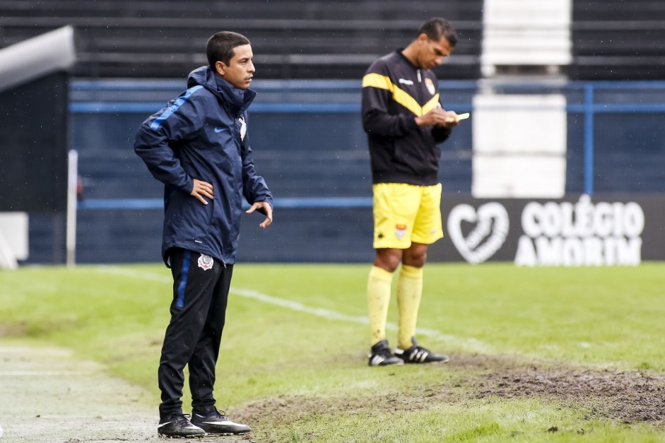 Gustavo Almeida, técnico do Corinthians Sub-17, durante jogo contra o Audax, pelo Paulista
