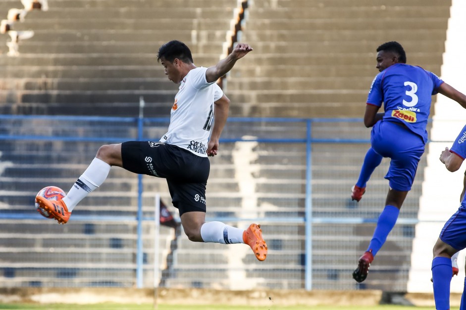 Hugo no duelo contra o São Caetano, pelo Paulista Sub-20