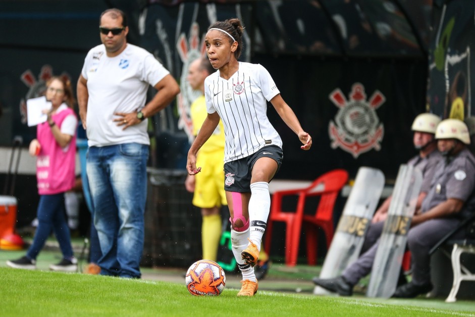 Suellen na partida contra o Taubat, pelo Campeonato Paulista Feminino