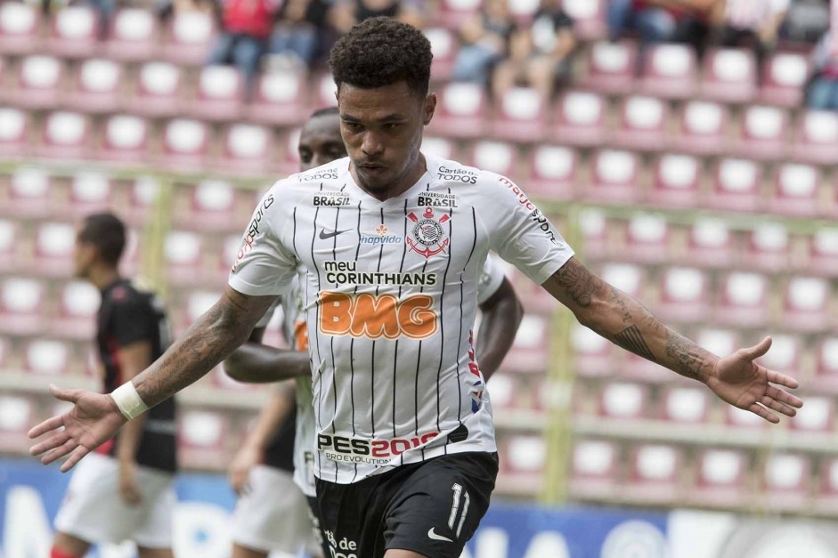 Volante Júnior Urso marcou o primeiro gol do Corinthians contra o Lara, pela Sul-Americana