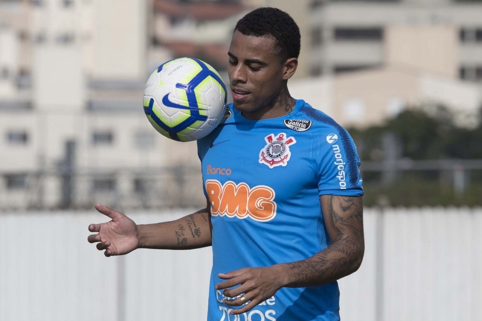 Atacante Gustavo no primeiro treino preparatório para jogo contra o Flamengo