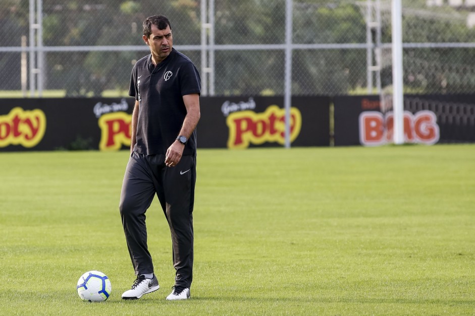 Carille comandou o último treino antes do jogo contra o Flamengo, pela Copa do Brasil