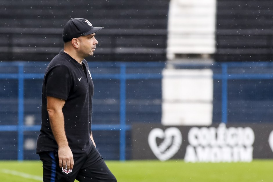 Carlos Leiria, treinador do Sub-15, durante jogo contra o Audax