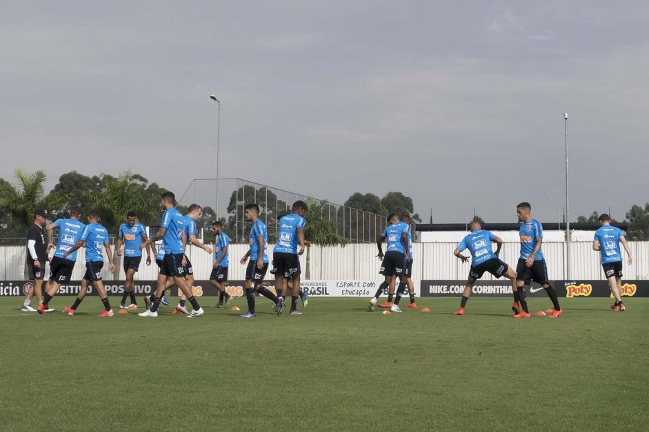 Elenco reunido no primeiro treino preparatório para jogo contra o Flamengo