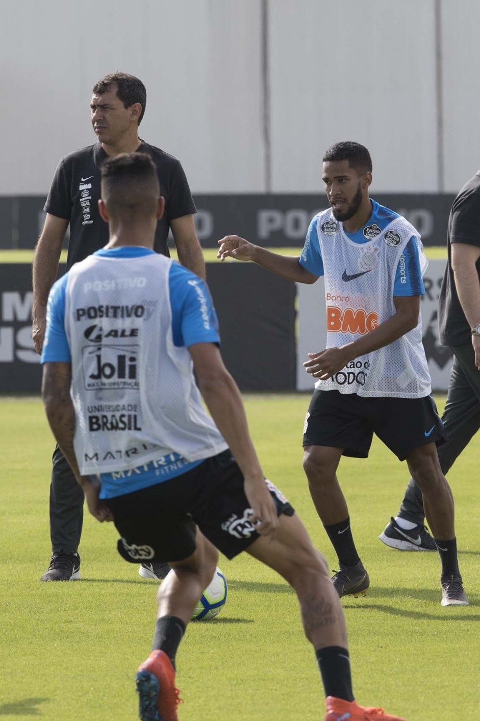 Everaldo treina no CT Joaquim Grava para jogo contra o Flamengo