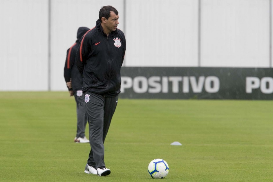 Fábio Carille comandou o treino deste domingo no CT Joaquim Grava