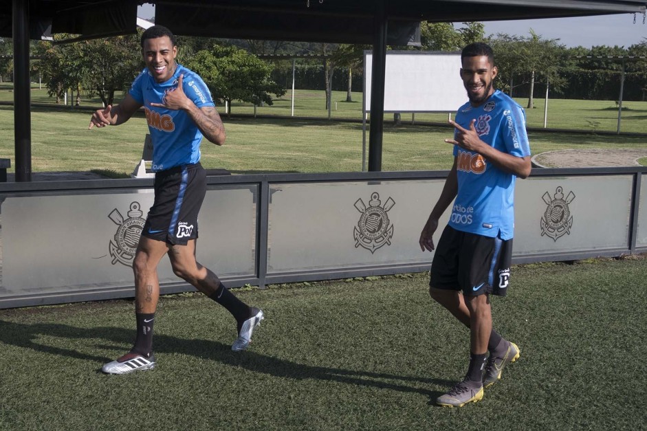 Gustavo e Everaldo brigam por posio em confronto no Mineiro