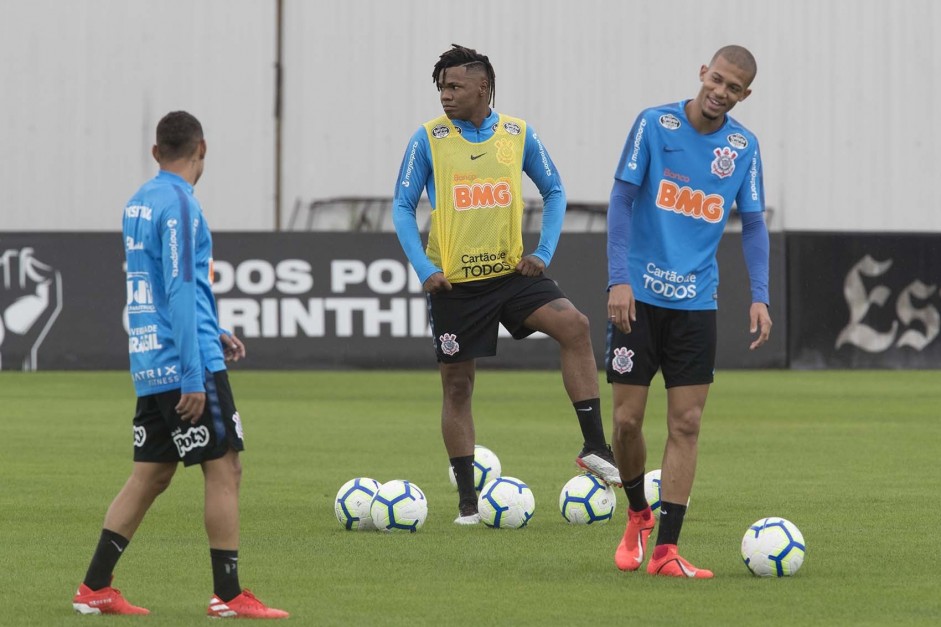 Jesus e Joo Victor no treino de hoje no CT Joaquim Grava