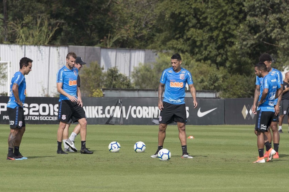 Jogadores fazem primeira atividade em preparao para jogo contra o Flamengo