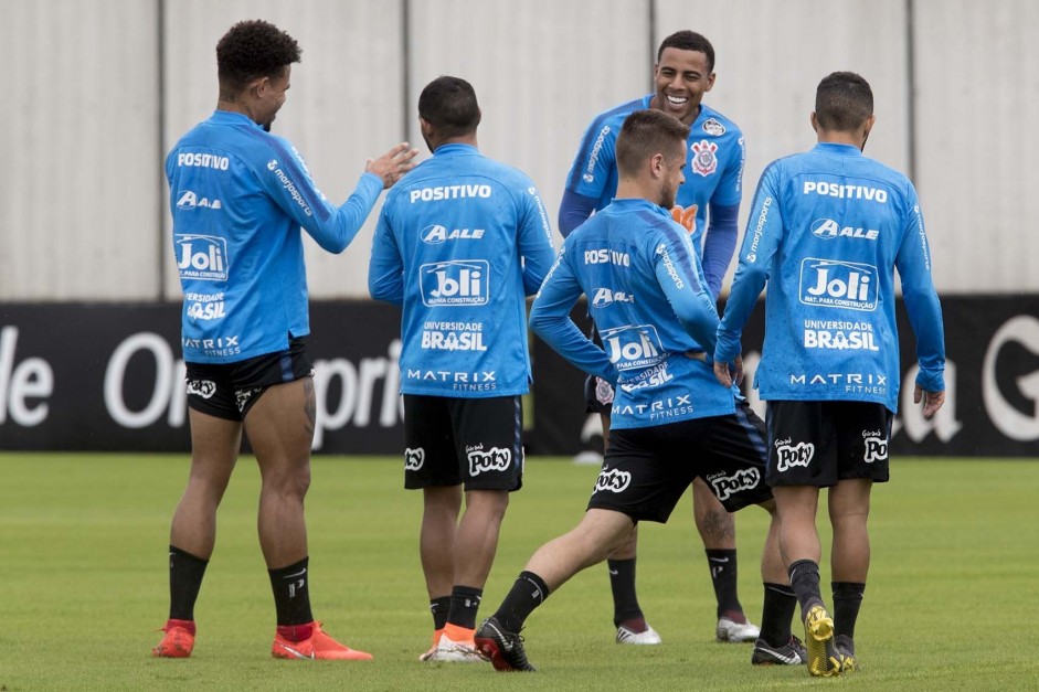 Jogadores no treinamento deste domingo no CT Joaquim Grava