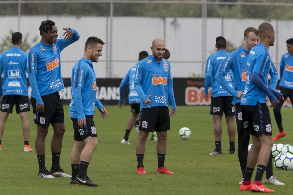 Mateus Jesus, Ramiro e Régis treinam no CT Joaquim Grava