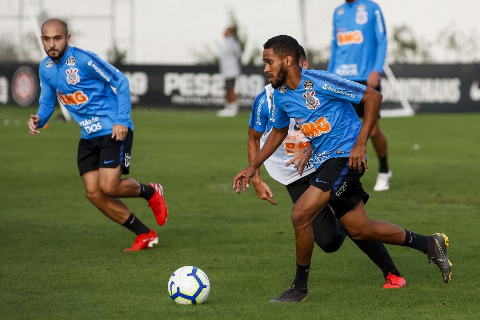 Rgis e Everaldo durante o ltimo treino antes do jogo contra o Flamengo, pela Copa do Brasil