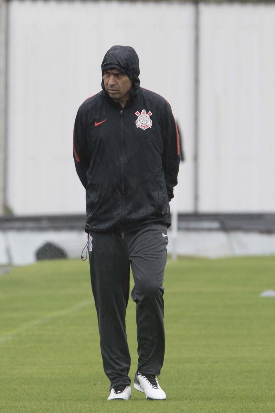 Treinador Fábio Carille durante treino de hoje no CT Joaquim Grava