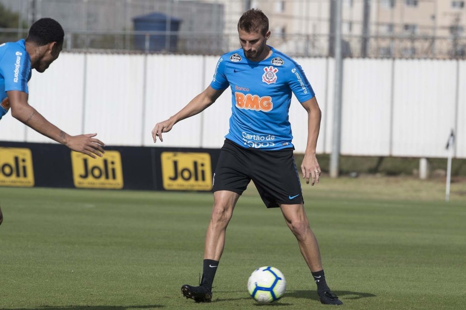 Zagueiro Henrique no primeiro treino que prepara a equipe para jogo contra o Flamengo