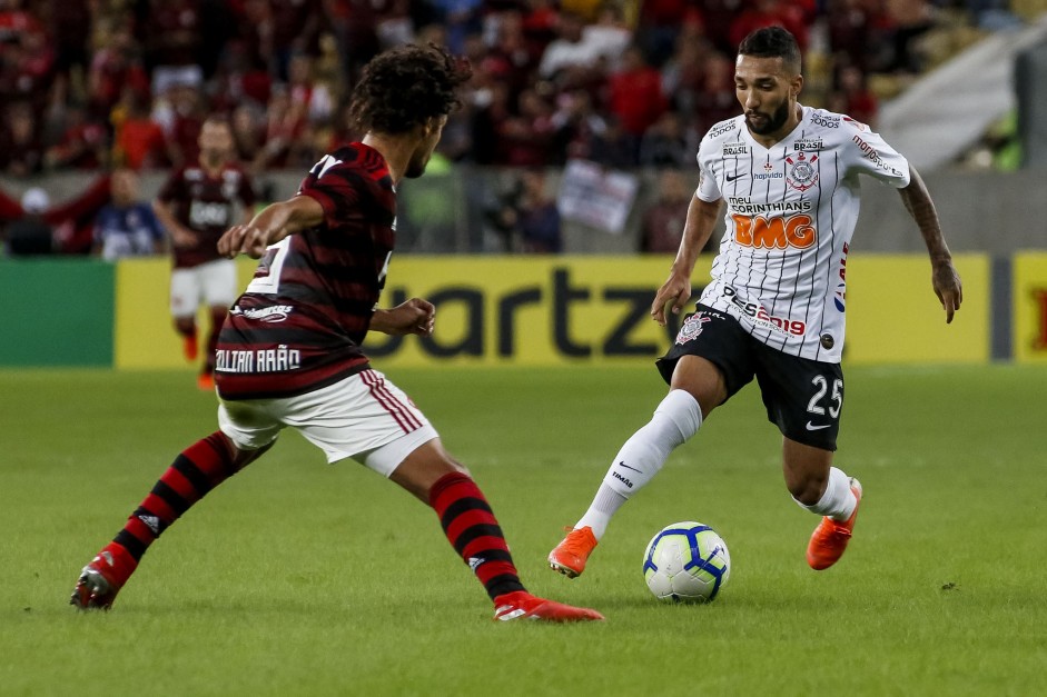 Clayson durante partida contra o Flamengo, pela Copa do Brasil
