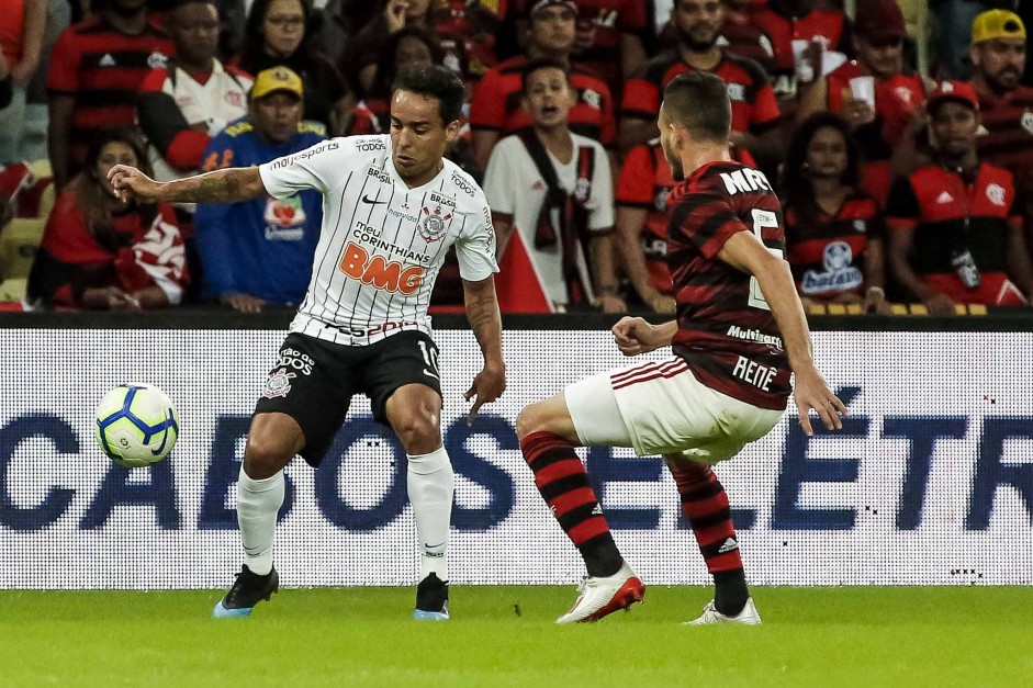 Jadson durante jogo contra o Flamengo, pela Copa do Brasil
