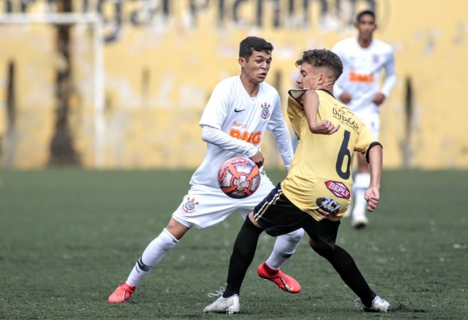 Adson no jogo contra o São Bernardo pelo Paulistão Sub-20