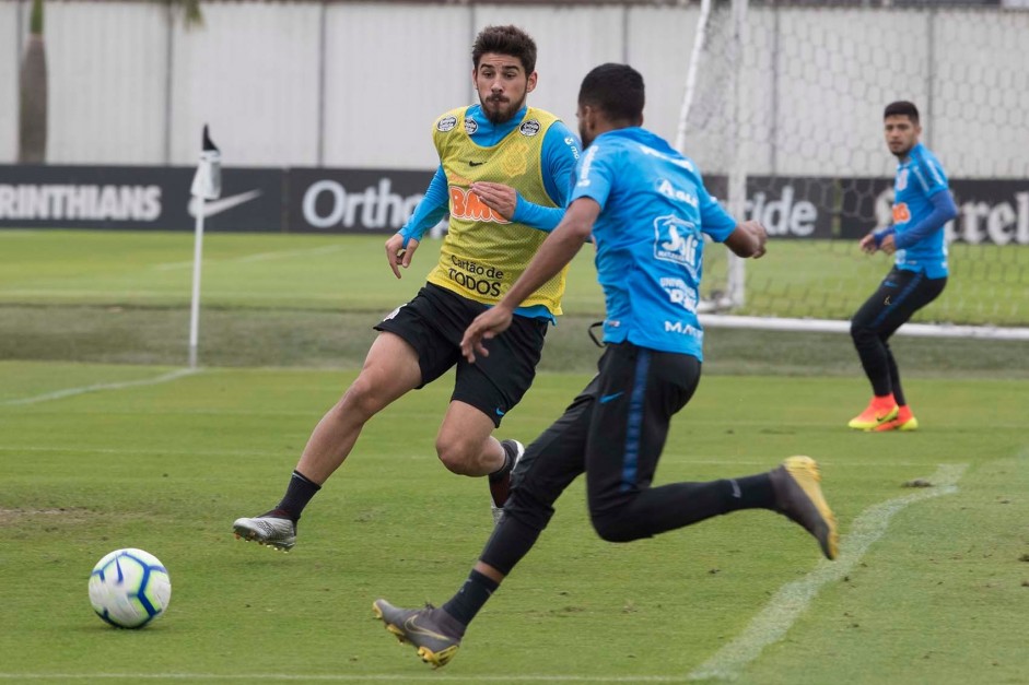 Bruno Méndez e companheiros treinam para enfrentar o Cruzeiro pelo Brasileirão