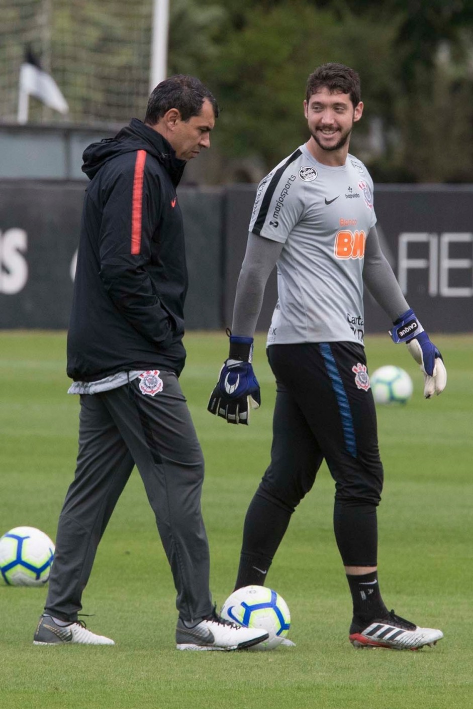 Carille e Caíque França no primeiro treino após eliminação para o Flamengo, pela Copa do Brasil