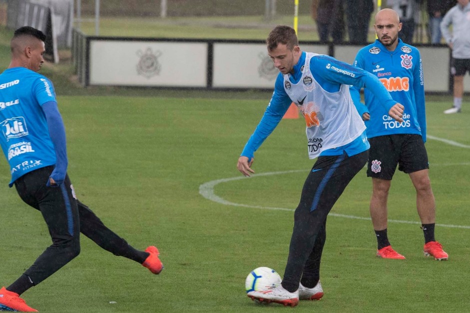 Carlos, Richard e Régis no primeiro treino após eliminação para o Flamengo, pela Copa do Brasil