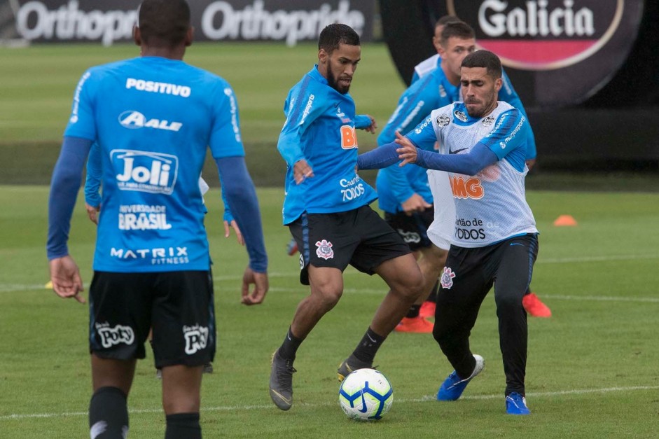 Everaldo e Gabriel no primeiro treino após eliminação para o Flamengo, pela Copa do Brasil