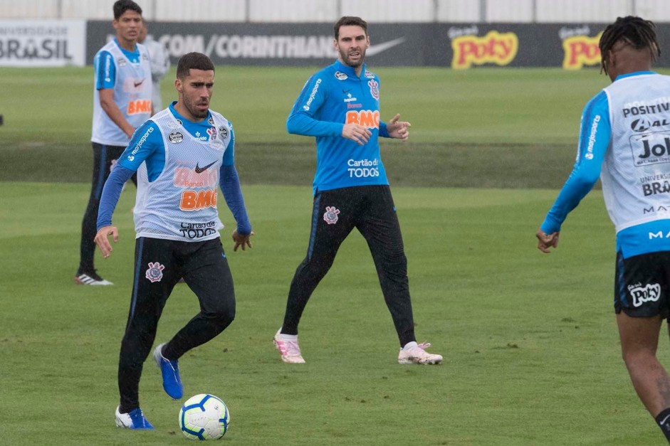 Gabriel e Boselli no primeiro treino aps eliminao para o Flamengo, pela Copa do Brasil